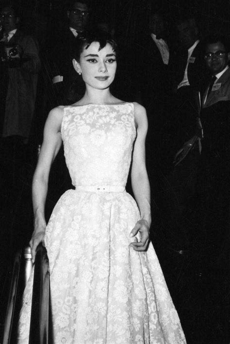 vestito bianco a fiori givenchy di audrey hepburn foto|Gli abiti di Givenchy che hanno fatto la storia della moda (e del .